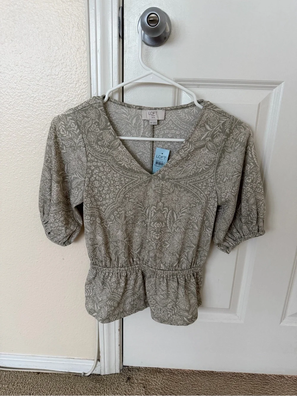 LOFT V-Neck Peplum Blouse in Olive Green Size XXS